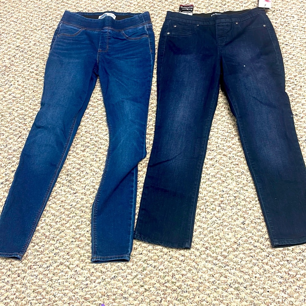 2 BRAND NEW NEVER WORN size 6 stretch jeans (1 with tags and 1 w/o)
